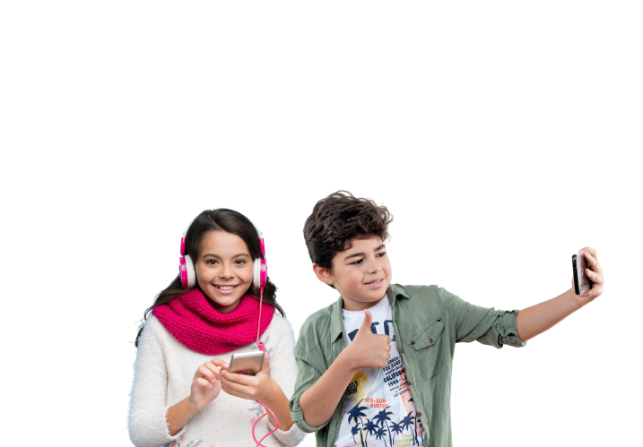 niños con móvil